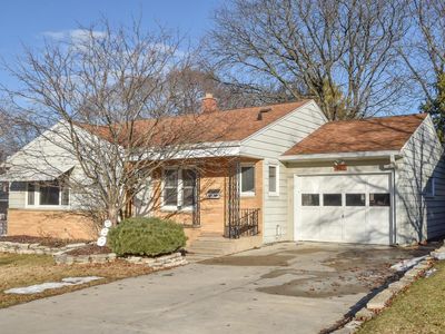 917 Lincoln DRIVE EAST East