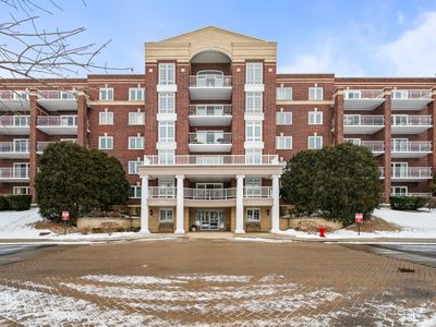 7041 W Touhy Ave APT 607