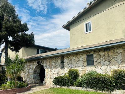 8500 Sunland Blvd