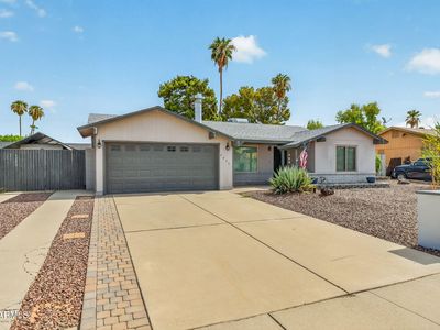 2032 W Meadow Drive