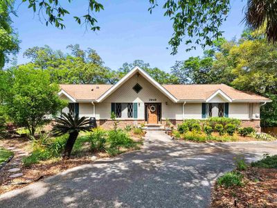 3848 Menendez Rd