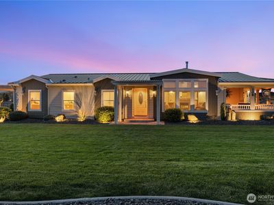 708 Desert Aire Drive N