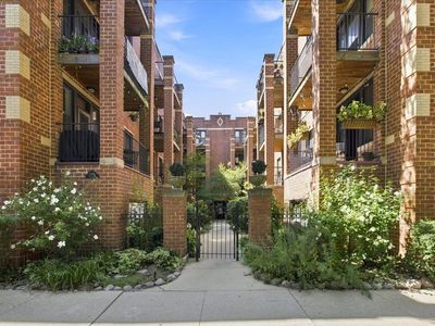 2116 N Seminary Ave APT 26