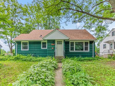 2196 7th St W