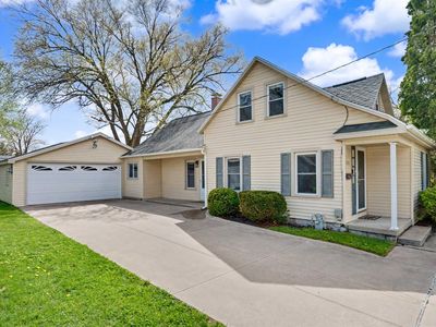 Property at 201 4th St SE, Independence, IA