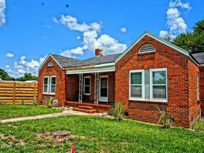 3128 Main St