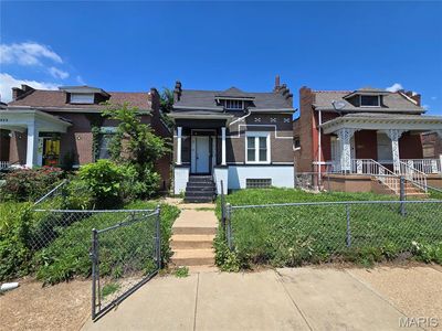 1403 Walton Ave