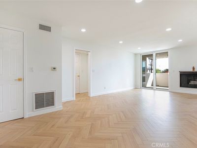 570 W Stocker St UNIT 201