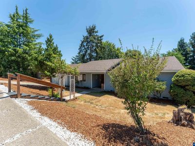 283 NW Reed Ln