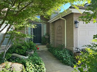 2955 E Pryor Dr