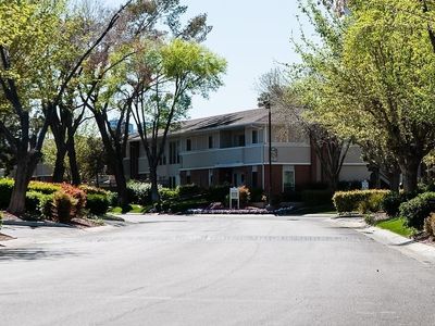 669 Oakmont Ave Unit 3701