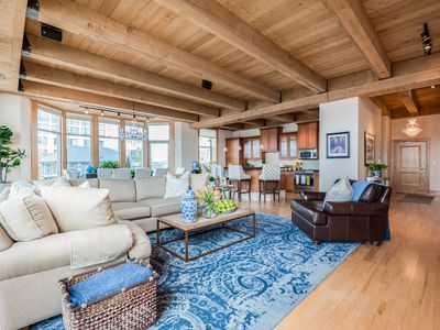 541 E Erie St UNIT 201