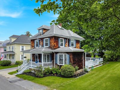 24 Hawthorne St