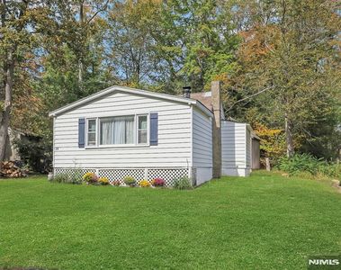 Property at 28 Risley Rd, Hewitt, NJ