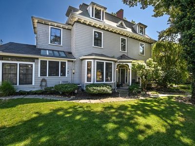 49 Hawthorn St