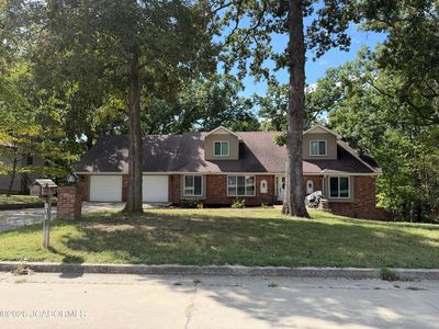 816 Primrose Ln