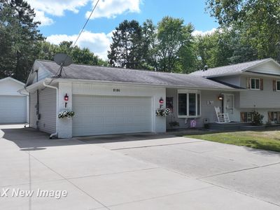 8195 Area Dr