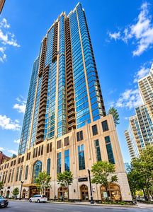 21 E Huron St APT 1802