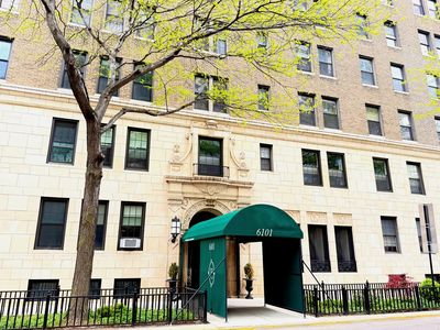 6101 N Sheridan Rd APT 11E