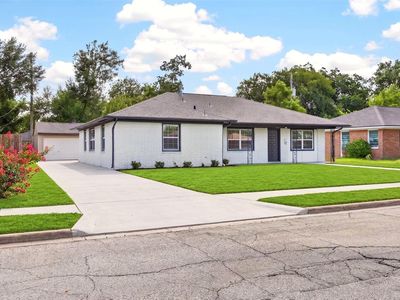 1202 Dogwood Dr