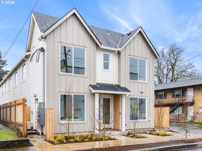 5542 SE Center St #2