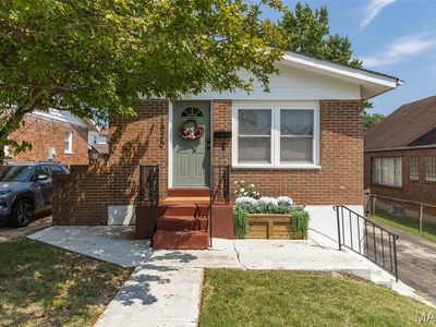 1520 Bredell Ave