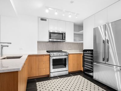121 E 23rd St APT 6D