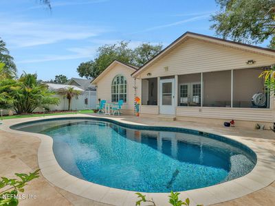 2887 MERRILL Boulevard
