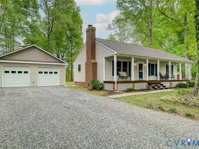 40 River Ct