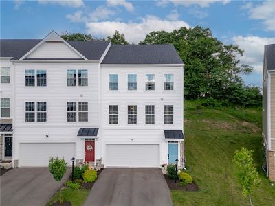 Property at 107 Sweetwater Dr, Coraopolis, PA