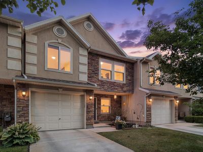 538 W Lochlevan Ln S