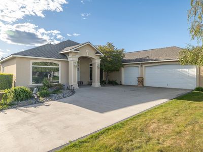1200 W Canyon Lakes Dr