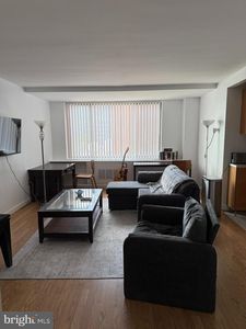 1121 Arlington Blvd APT 825