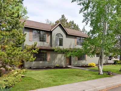 1801 NE Yellowstone Ln