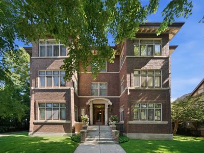 425 Greenwood St APT 1E