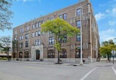 297 W Clay Ave APT 404