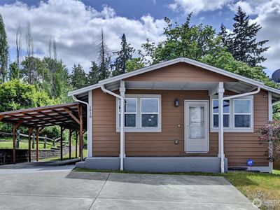 1910 E Gregory Street Ct