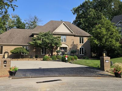 9214 Woodhurst Ct