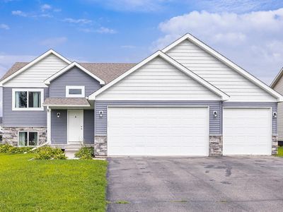 933 Cobblestone Ln