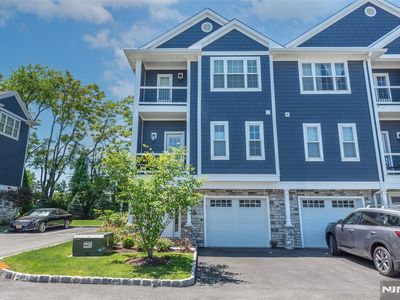 8 Deans Ct