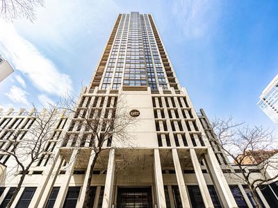 1122 N Clark St APT 1710