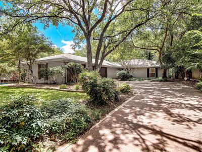 4900 Woodland Park Blvd