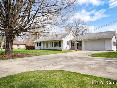 846 Lincoln Lake Ave SE