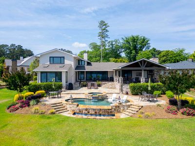 109 Lakeview Ct NE