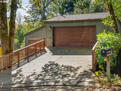 6 Adams Ct