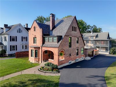 228 N Main St