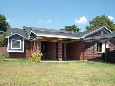 3911 Hollis Dr