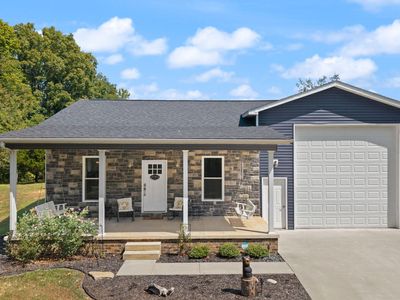 64 Alexandra Dr