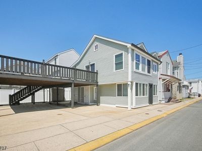 220 Bay Ter