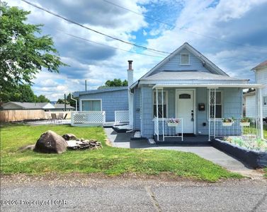 6 Rowlands Ln